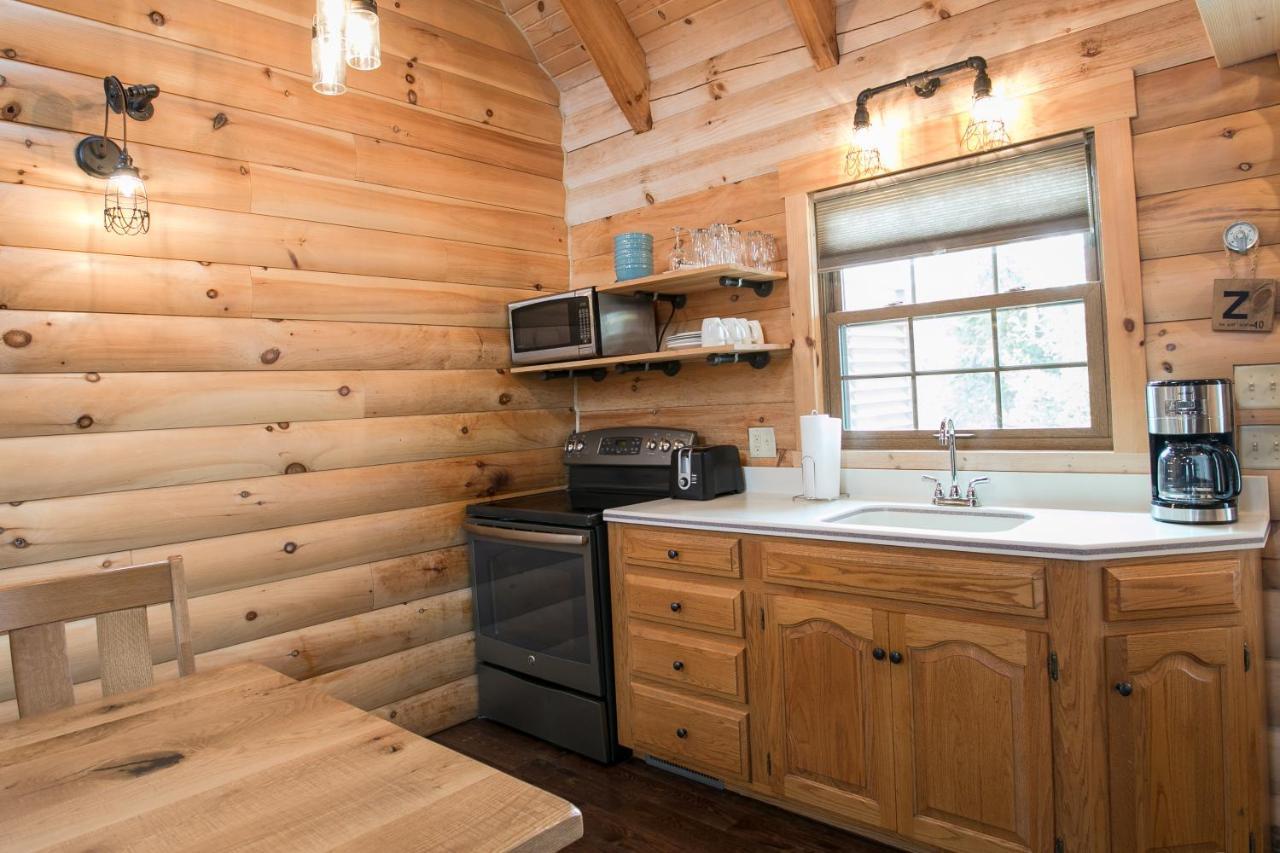 Hummingbird Haven Cabin By Amish Country Lodging Berlin Exterior photo